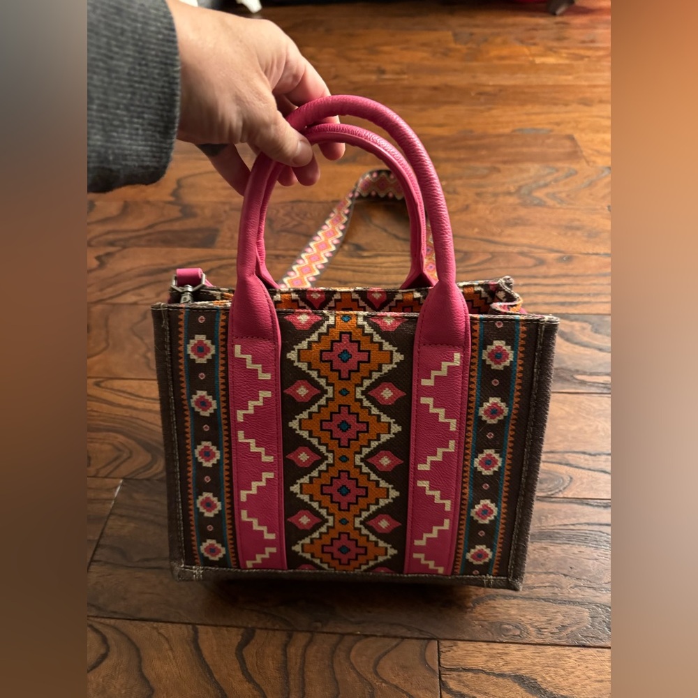 Wrangler southwestern dual sided hot pink Patterned Bag - Picture 6 of 7